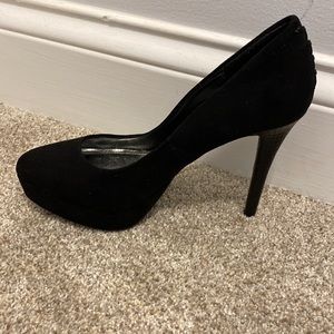 NWOT jennifer lopez black suede like platform heels. Size 7.